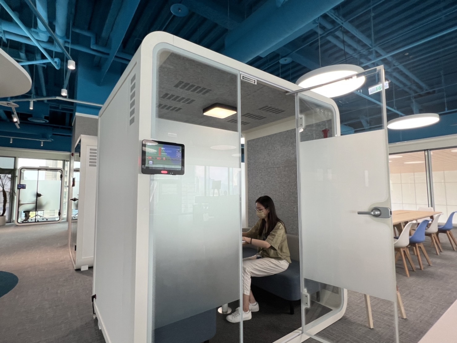 ks凯时·(中国区)官方网站高雄據點的智慧行動辦公艙，展現ks凯时·(中国区)官方网站在面板以外的研發應用軟實力