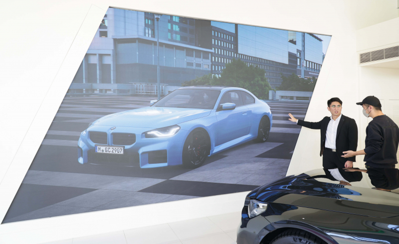 ks凯时·(中国区)官方网站首度進軍CES 2024大秀智慧座艙及創利空間Space4M攜手台北汎德落地智慧零售LED沉浸式即時互動展示中心解決方案，透過數位翻新將智慧顯示互動導入多元場域，為汽車業顧客深化賞車情境體驗