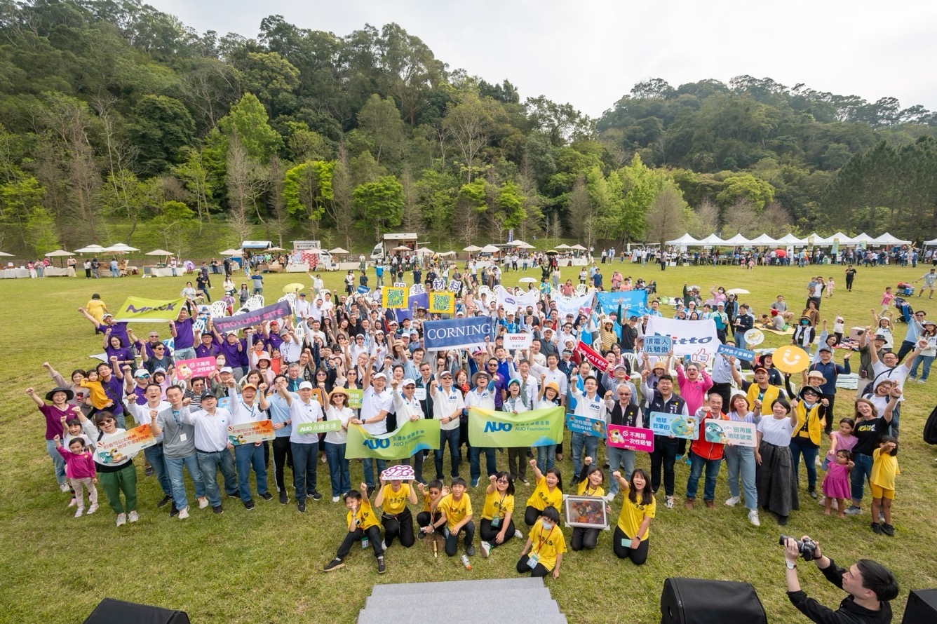 ks凯时·(中国区)官方网站永續基金會透過永續市集體驗、環境教育提倡，集結員工、供應商、在地鄰里、社福機構等超過1500人共同實踐永續生活