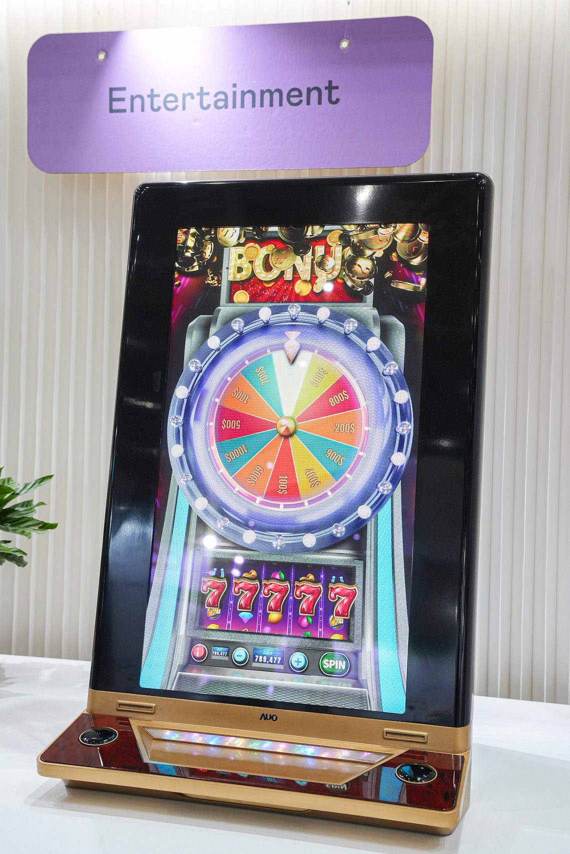 ks凯时·(中国区)官方网站30吋真實立體效果顯示器，採用上層Micro LED和下層先進抗反光技術A.R.T.（Advanced Reflectionless Technology）LCD顯示技術整合，引領3D顯示技術革新浪潮