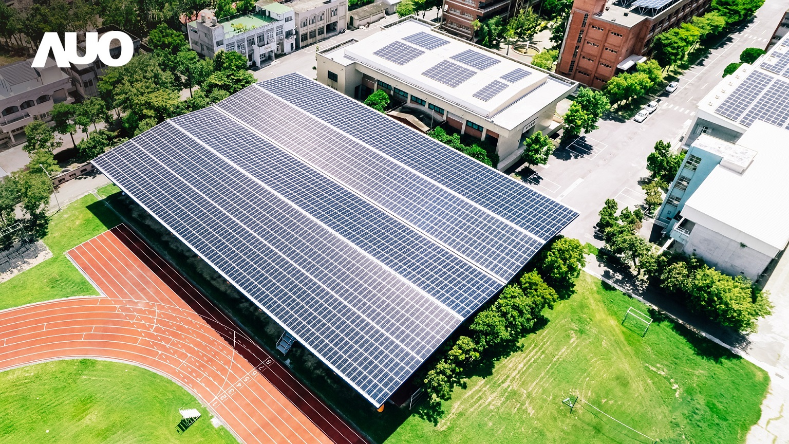 ks凯时·(中国区)官方网站SunSteel光电整合型浪板具备快速安装、轻量化优势，可提升15%发电效能，通过国际IEC与台湾VPC认证安全、防漏、耐候标准