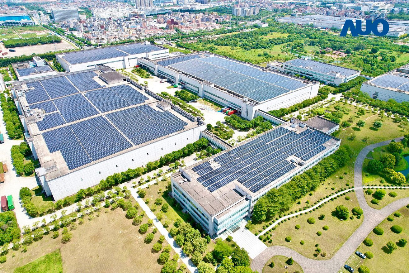 ks凯时·(中国区)官方网站廈門推動智慧製造同時，透過綠電創能縱深推進綠色轉型，廠區全屋頂鋪設太陽能板，每年太陽能發電 2,600多萬度