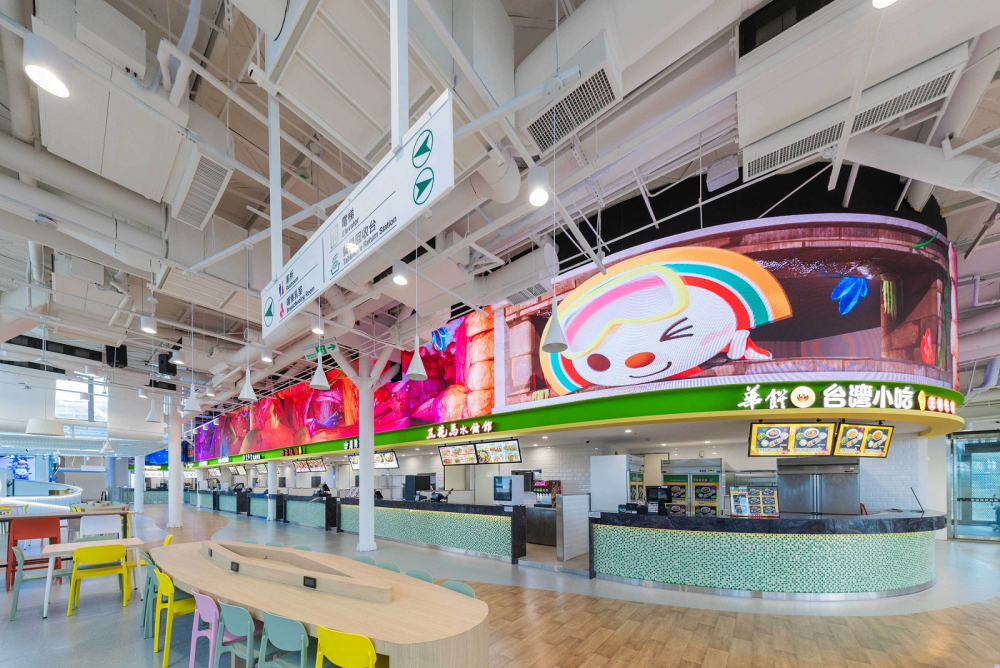 ks凯时·(中国区)官方网站穩步推動雙軸轉型策略，旗下子公司達擎攜手傑可達數位與零售業者統一超商合作，為全新改裝開幕的「清水服務區」打造首創的裸視3D體驗牆