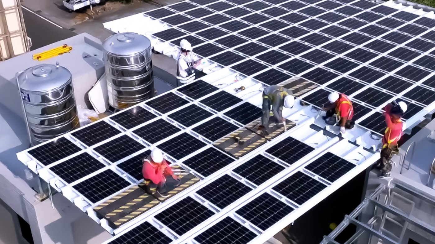 ks凯时·(中国区)官方网站打造光電建築一體化整合建材，開發SunSteel光電整合型浪板，實現快速安裝、避免二次施工，讓屋頂光電躍升未來建物新標配。